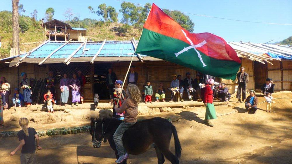 flying-Kachin-flag-at-IDP-camp-1000